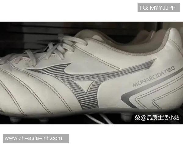 如何根据场地类型和个人需求挑选合适的足球鞋技巧分享